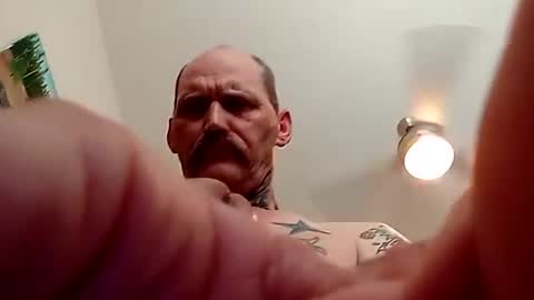 Snapshot of davedowning042075 chatting on 10-22-25, 06:40 davedowning042075 online show from 10-22-25, 06:40