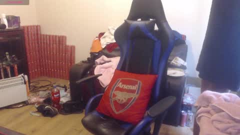 Snapshot of daver281197 chatting on 12-12-24, 11:29 dave online show from 12-12-24, 11:29