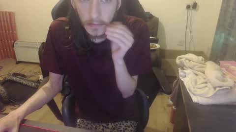 Snapshot of daver281197 chatting on 10-04-25, 07:56 dave online show from 10-04-25, 07:56