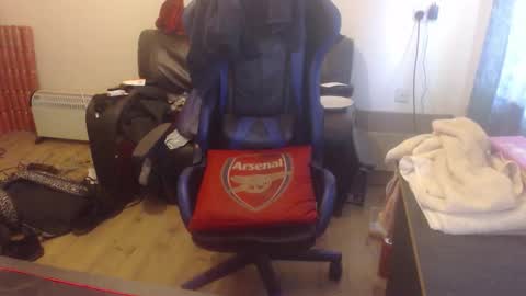 Snapshot of daver281197 chatting on 10-06-25, 07:06 dave online show from 10-06-25, 07:06