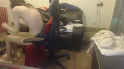 Snapshot of daver281197 chatting on 10-14-25, 09:04 dave online show from 10-14-25, 09:04