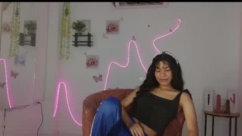 Snapshot of daviana_hill_ chatting on 06-24-26, 07:46 Davi online show from 06-24-26, 07:46