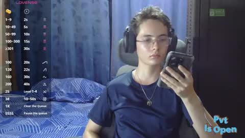 Snapshot of david_colombian chatting on 07-07-26, 05:39 ProgrammerBoy online show from 07-07-26, 05:39