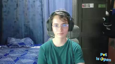 Snapshot of david_colombian chatting on 07-10-26, 05:37 ProgrammerBoy online show from 07-10-26, 05:37
