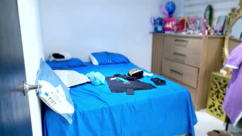 Snapshot of david_hot44 chatting on 11-09-25, 06:12 david_hot44 online show from 11-09-25, 06:12