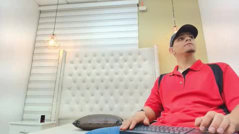 Snapshot of david_victoriaa chatting on 12-16-25, 01:05 david_victoriaa online show from 12-16-25, 01:05