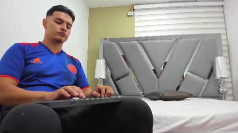 Snapshot of david_victoriaa chatting on 06-12-26, 01:10 david_victoriaa online show from 06-12-26, 01:10