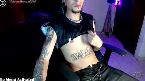 Snapshot of davidroses420 chatting on 12-02-25, 12:16 online show from 12-02-25, 12:16