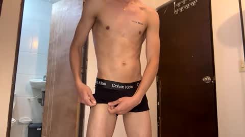 Snapshot of davidsmile28 chatting on 01-06-26, 03:54 davidsmile28 online show from 01-06-26, 03:54