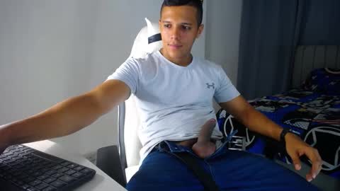 Snapshot of davisito7 chatting on 12-18-25, 05:02 David Angel online show from 12-18-25, 05:02