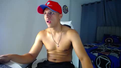 Snapshot of davisito7 chatting on 01-12-26, 05:45 David Angel online show from 01-12-26, 05:45