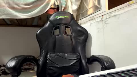 Snapshot of davoxer chatting on 09-22-25, 07:32 davoxer online show from 09-22-25, 07:32