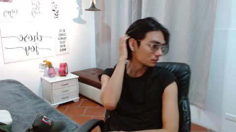 Snapshot of davoxer chatting on 09-25-25, 03:10 davoxer online show from 09-25-25, 03:10