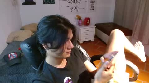 Snapshot of davoxer chatting on 10-08-25, 04:10 davoxer online show from 10-08-25, 04:10