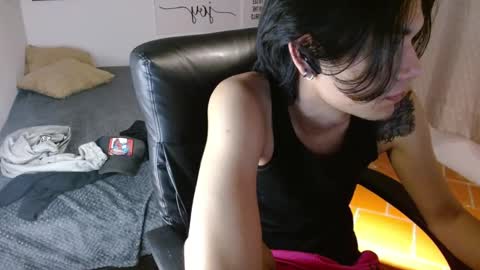 Snapshot of davoxer chatting on 10-10-25, 04:44 davoxer online show from 10-10-25, 04:44