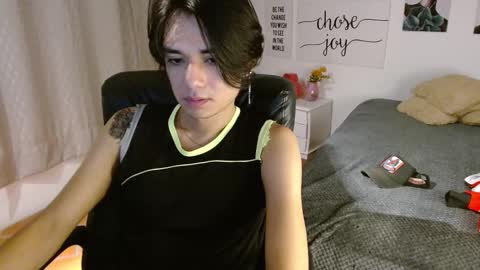 Snapshot of davoxer chatting on 10-11-25, 04:22 davoxer online show from 10-11-25, 04:22