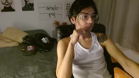 Snapshot of davoxer chatting on 10-12-25, 03:16 davoxer online show from 10-12-25, 03:16