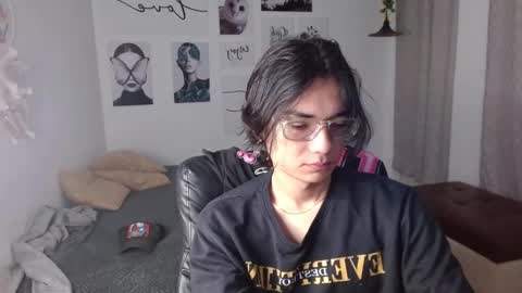 Snapshot of davoxer chatting on 11-09-25, 03:49 davoxer online show from 11-09-25, 03:49