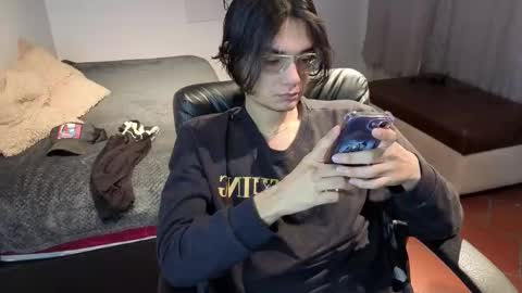 Snapshot of davoxer chatting on 11-26-25, 03:40 davoxer online show from 11-26-25, 03:40