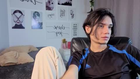 Snapshot of davoxer chatting on 11-28-25, 04:15 davoxer online show from 11-28-25, 04:15