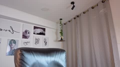 Snapshot of davoxer chatting on 12-01-25, 03:11 davoxer online show from 12-01-25, 03:11