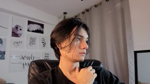 Snapshot of davoxer chatting on 12-04-25, 04:11 davoxer online show from 12-04-25, 04:11