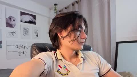 Snapshot of davoxer chatting on 12-18-25, 03:01 davoxer online show from 12-18-25, 03:01