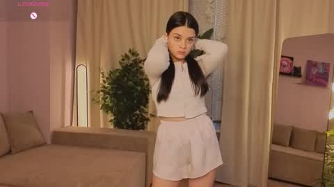 Snapshot of day_one_darling chatting on 10-30-25, 04:03 day_one_darling online show from 10-30-25, 04:03