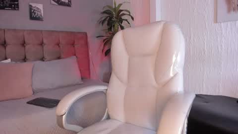 Snapshot of dayan_rose_ chatting on 06-13-26, 10:18 Dayan online show from 06-13-26, 10:18