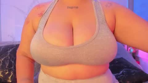 Snapshot of dayan_silva_ chatting on 02-21-26, 12:00 DAYAN online show from 02-21-26, 12:00