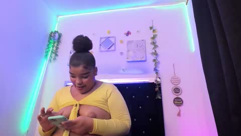 Snapshot of dayanroux chatting on 10-14-25, 01:01 dayanroux online show from 10-14-25, 01:01