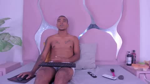 Snapshot of daylesandharry chatting on 10-10-25, 12:59 daylesandharry online show from 10-10-25, 12:59