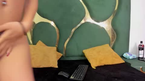 Snapshot of daylesandharry chatting on 11-26-25, 01:01 daylesandharry online show from 11-26-25, 01:01