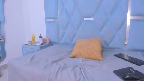 Snapshot of daylesandharry chatting on 11-27-25, 01:24 daylesandharry online show from 11-27-25, 01:24