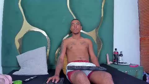 Snapshot of daylesandharry chatting on 12-01-25, 12:21 daylesandharry online show from 12-01-25, 12:21