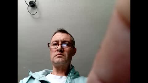 Snapshot of dazzill chatting on 02-12-25, 12:44 Dazzill online show from 02-12-25, 12:44