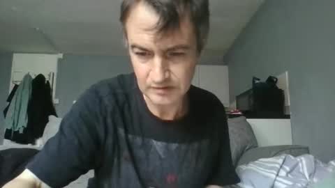 Snapshot of dazzill chatting on 10-27-25, 02:43 Dazzill online show from 10-27-25, 02:43