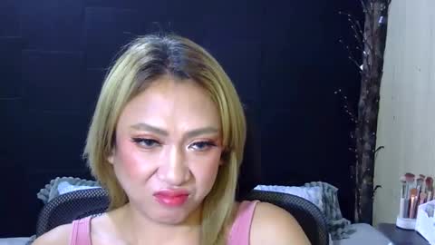 Snapshot of dazzlinglady44 chatting on 05-09-26, 06:24 stephaniechim online show from 05-09-26, 06:24