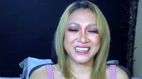 Snapshot of dazzlinglady44 chatting on 05-23-26, 10:30 stephaniechim online show from 05-23-26, 10:30