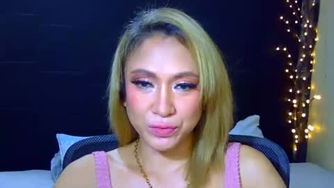 Snapshot of dazzlinglady44 chatting on 06-10-26, 10:47 stephaniechim online show from 06-10-26, 10:47