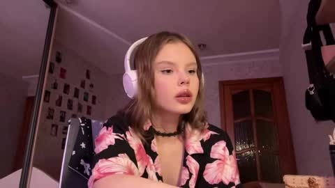 Dee online show from 06-03-26, 02:33