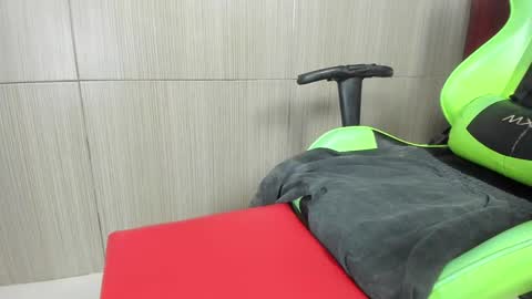 Snapshot of deanlek chatting on 01-25-25, 01:10 Dean online show from 01-25-25, 01:10