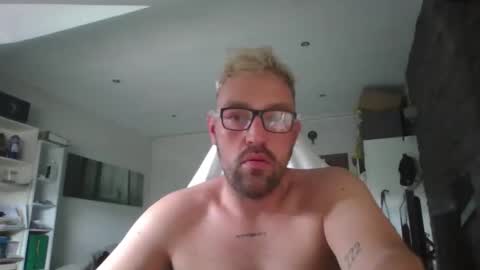 Snapshot of deanodick18x6 chatting on 05-18-26, 01:28 dexxxn. online show from 05-18-26, 01:28