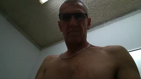 Snapshot of deanofflove2210 chatting on 06-27-26, 06:02 deanofflove2210 online show from 06-27-26, 06:02