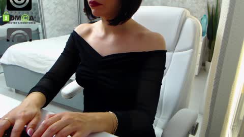 Snapshot of dear_ellisse chatting on 01-11-25, 12:40 Elly online show from 01-11-25, 12:40