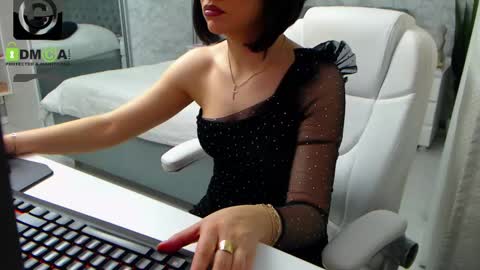 Snapshot of dear_ellisse chatting on 03-01-25, 10:34 Elly online show from 03-01-25, 10:34