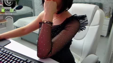 Snapshot of dear_ellisse chatting on 03-01-25, 01:51 Elly online show from 03-01-25, 01:51