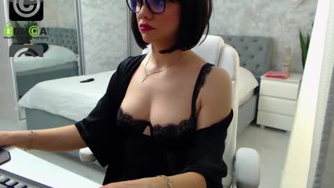 Snapshot of dear_ellisse chatting on 03-06-25, 12:09 Elly online show from 03-06-25, 12:09
