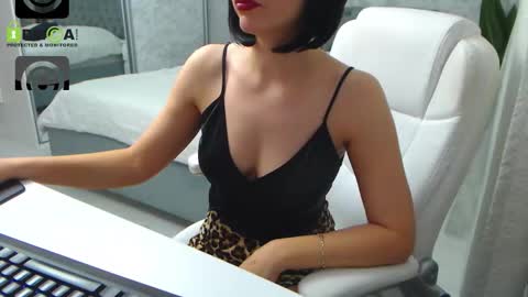 Elly online show from 10-09-25, 08:12