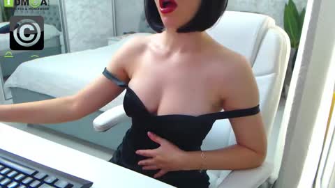 Snapshot of dear_ellisse chatting on 10-16-25, 07:42 Elly online show from 10-16-25, 07:42